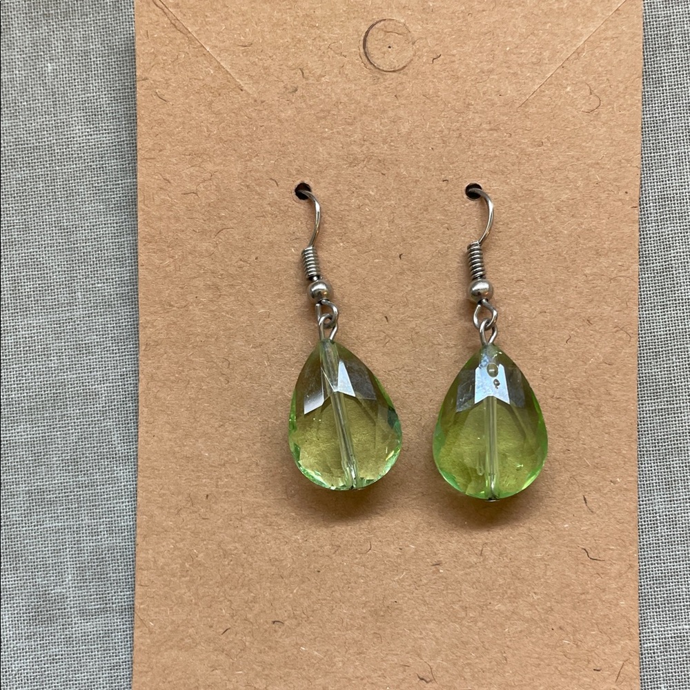 Elegant Green Teardrop Earrings - Picture 2 of 5